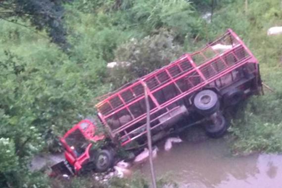 司机驾货车翻下山坳致7人死12人伤被判6年