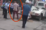 實(shí)拍貨車司機(jī)囂張抗法 開車軋交警打砸執(zhí)法車