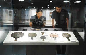 博物館展出的古代中國和日本的銅鏡