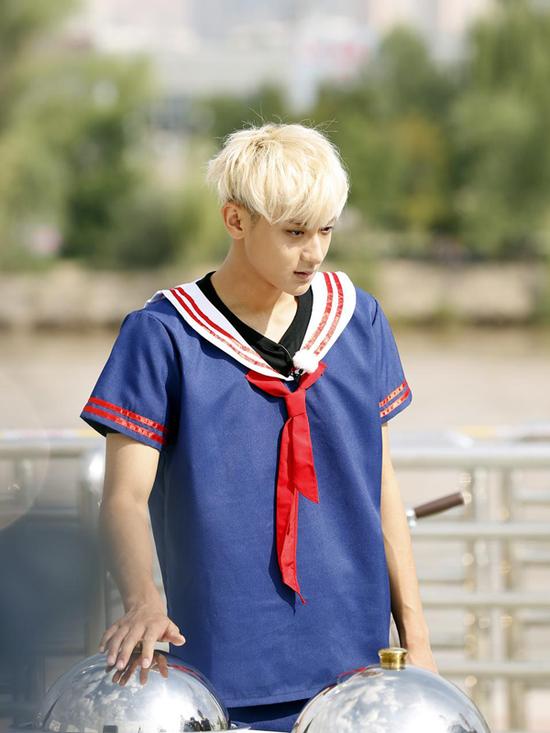 真心英雄黄子韬疑曝粗口:你们太XX次了|黄子韬