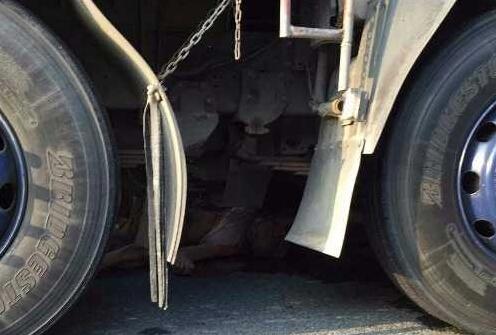 9日上午6时，潮州金山大桥石碑附近发生一起惨烈车祸。