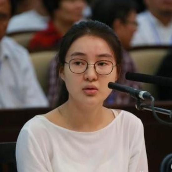 郭美美在庭审现场