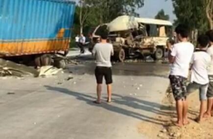 9日下午15时，潮州铁铺镇千果山景区一辆货车与一辆中巴车发生碰撞，造成9人死伤。