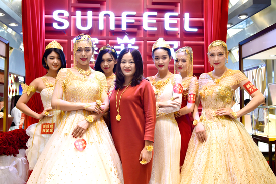 9.999公斤赛菲尔万足金婚纱亮相深圳国际珠宝