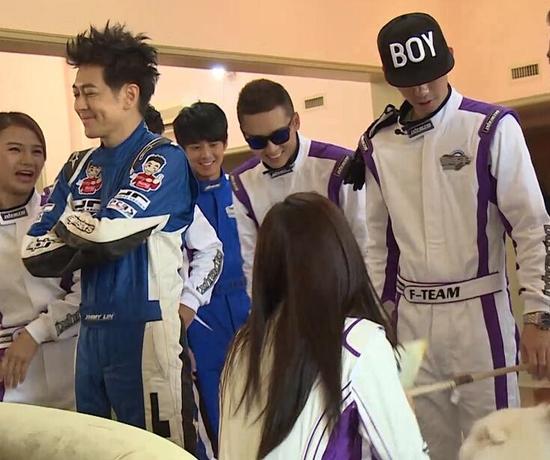 炫风车手刘涛大秀厨艺 宠物狗取名气坏林志颖