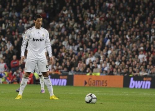 揭秘-足球场上最美瞬间 三位妖刀王的武功秘籍