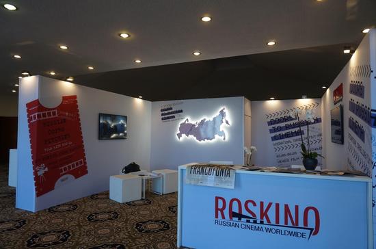 DAY9:老炮儿办媒体晚宴 李易峰被时差困扰