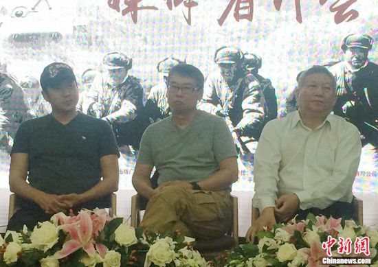 张国强(左)。中新网 李萌 摄