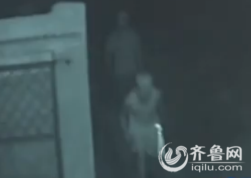 案發(fā)當(dāng)天凌晨2點左右，有兩名頭戴帽子的男子形跡十分可疑。（視頻截圖）