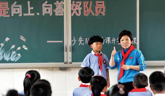 鄧亞萍給鄭州孩子上開學第一課