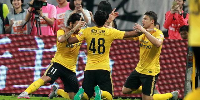 中超-恒大客场3-0上港回榜首