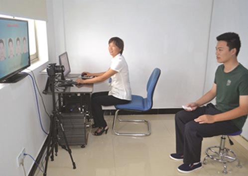 扬州一派出所推身份证照自拍 拍到你满意为止