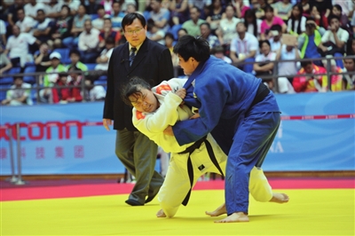 第九届残运会开幕天津团柔道获奖牌