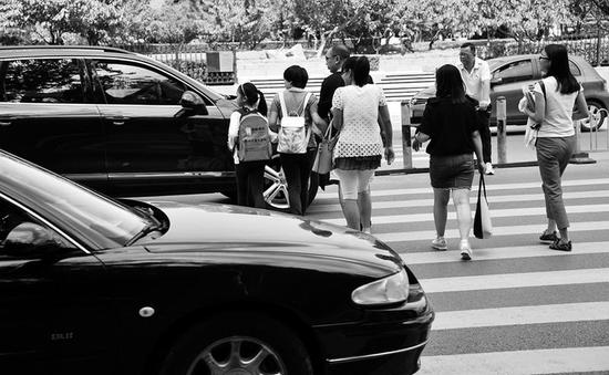 車輛與行人搶行現(xiàn)象普遍