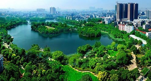 图为:幸存下来的紫阳湖