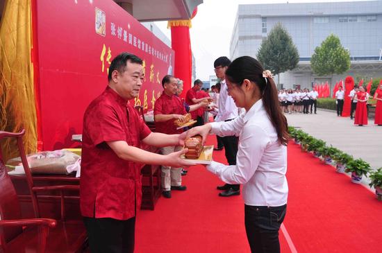 張仲景國醫館舉行首屆名老中醫拜師儀式