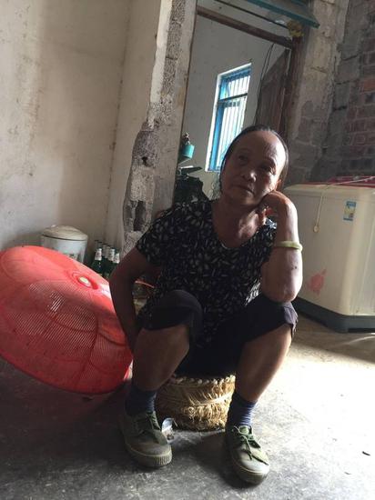 王杰的母亲,她不清楚儿子具体犯了什么错