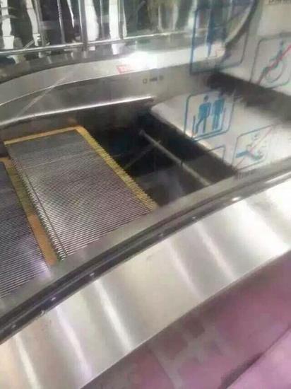 图为事发电梯