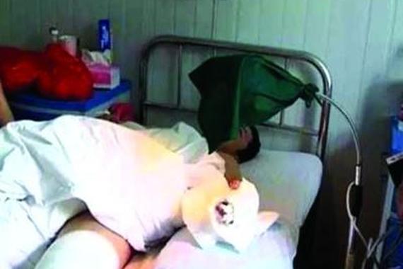 小伙深夜开车送老板遭人伏击身中五枪