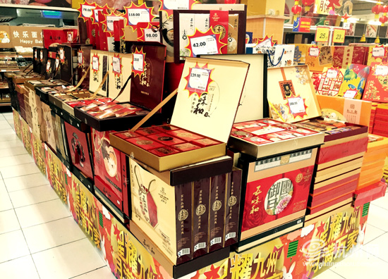 杭州各大超市月饼价格接地气 100-200元盒装销