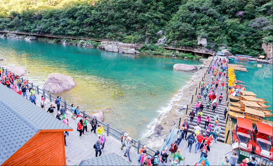 寶泉“崖上太行”全國徒步大賽活動現場