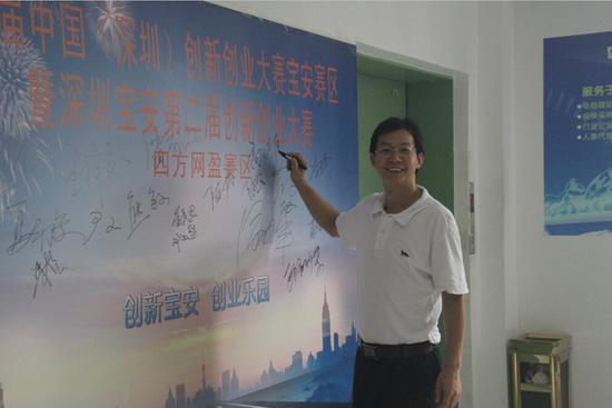 在四方网盈分赛区，评委们为选手带来的悉心点评和指导。