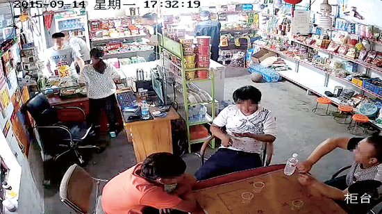 鄭州顧客到小超市買香蕉被全國直播