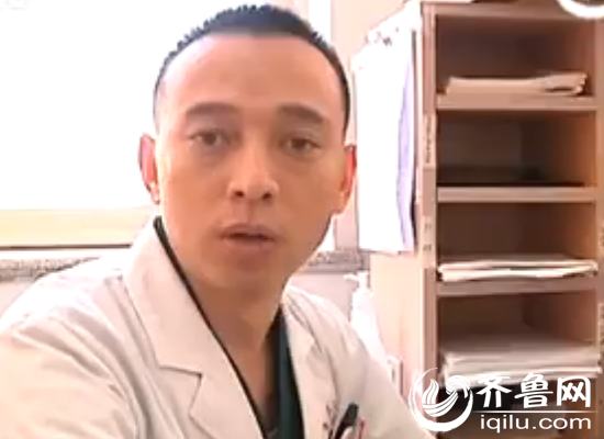 医生介绍长时间低头会致颈部充血（视频截图）