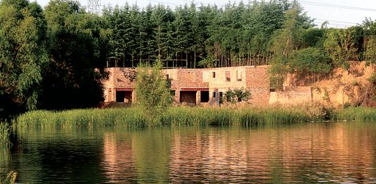 鄭州西流湖濕地旁建起二層樓