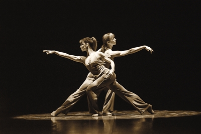 《此时与以后》是编舞家罗素-马力方纪念与纪莲的合作。