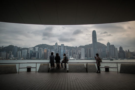 零售业对香港经济造成影响。图片来源：法新社