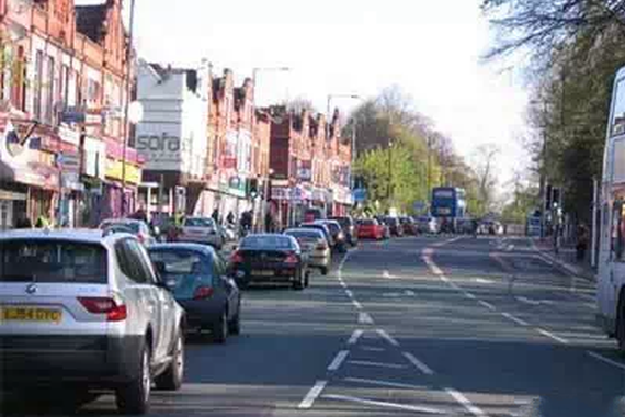 为什么大陆汽车靠右行驶 香港却靠左行？