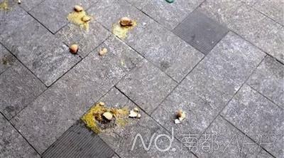 配圖