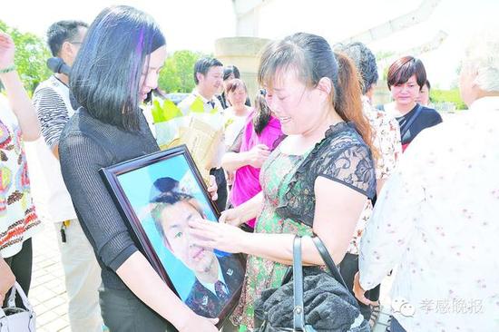 【牺牲孝感籍消防员魂归故土】21岁的孝感小