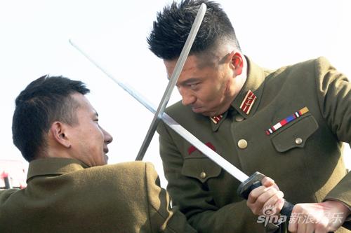 王雷《铁在烧》将收官 <em>葛十三</em>让剧不枯燥|王雷