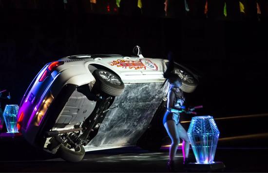 太原上演全国首创大型户外汽车特技表演