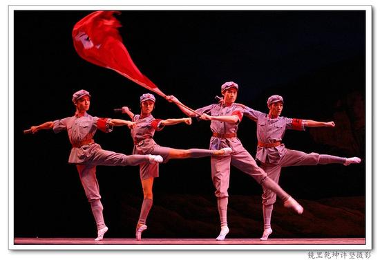 芭蕾舞剧《红色娘子军》剧照