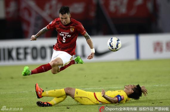 裁判专家:张琳芃亚冠逃红牌