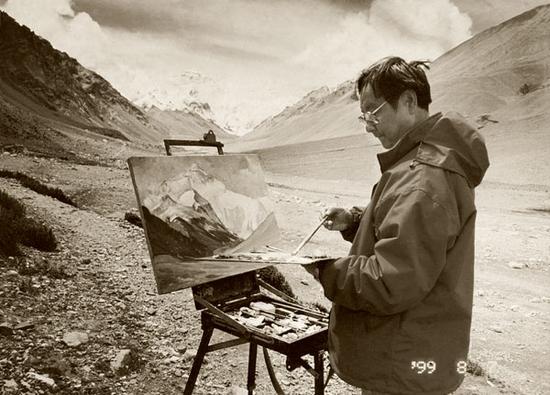 1999年，李光烈先生在海拔5220米的珠峰写生