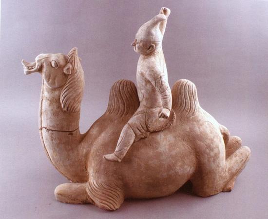 西安博物院藏 唐代 卧驼及骑驼俑
