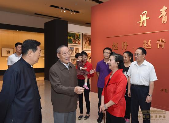 2015年9月4日，李岚清同志来我馆参观“丹青传情——赵丹、赵青父女绘画联展”