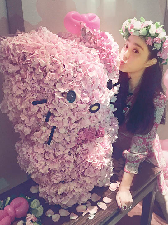 范冰冰李晨生日甜蜜亲吻 预演童话婚礼