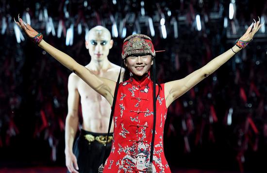 万把剪刀设下《十面埋伏》杨丽萍幕后编导|杨丽萍|舞蹈|京剧_新浪娱乐_新浪网