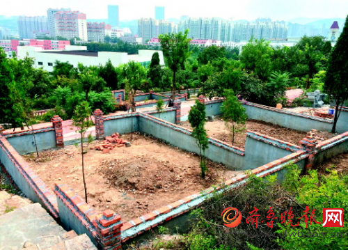 正在建造的墓穴, 每座面積都有三四十平米。