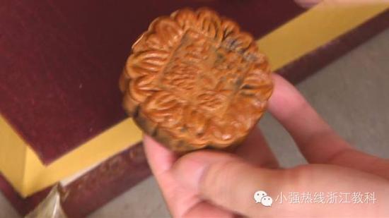 月餅?zāi)贸鰜恚迈r如初