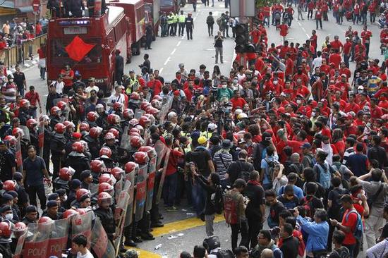 华裔女记者遭马来西亚示威者骂中国猪