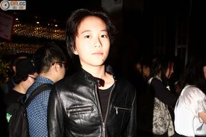 窦靖童赴港大方任拍 好友忙护驾：够啦！