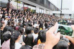 杭州沸腾了！霍建华陈伟霆唐嫣扎堆亮相