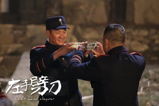 龙、韩兄弟敬酒