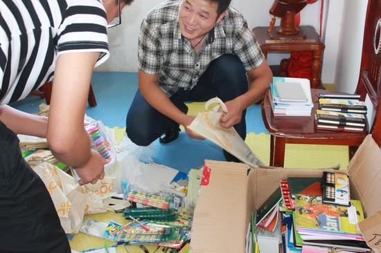 合肥志愿者走访肥东阳光小学--将爱传递